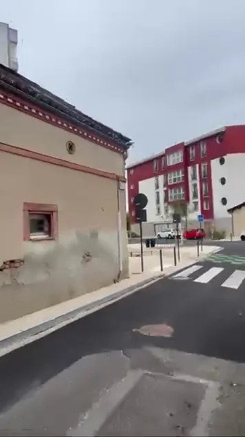 Vidéo : accès par la porte blanche et la boîte à clés